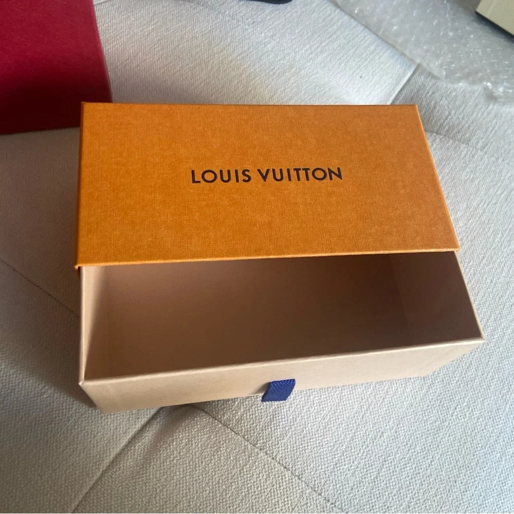Louis Vuitton pull box new 7x2,85x3,6